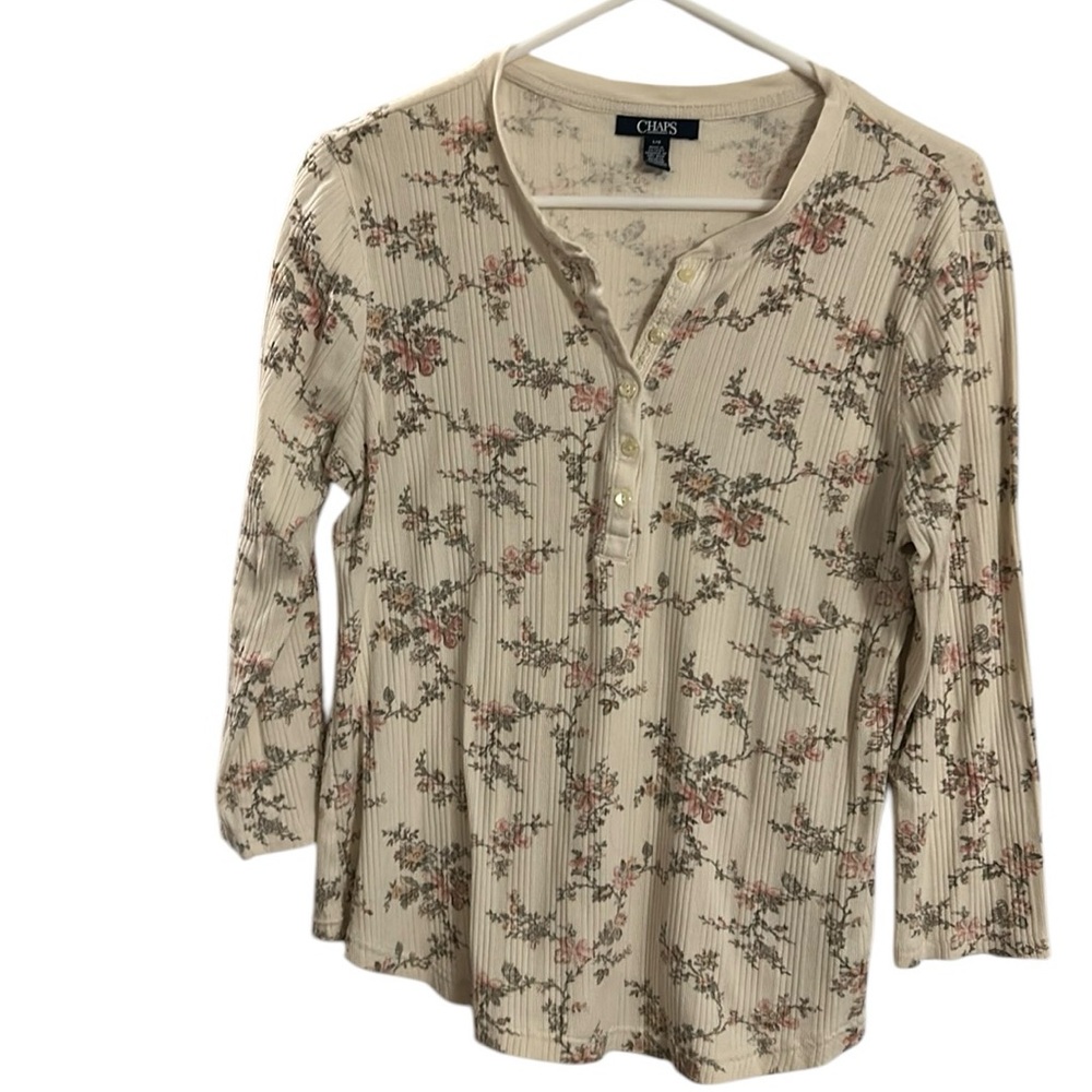 Chaps Henley top in a cream floral print with ribbed material size L